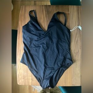 Everlane The V one piece swim suit, size XXL